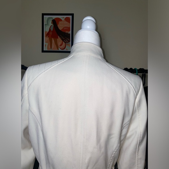 White belted Kenneth Cole coat. - Picture 5 of 6
